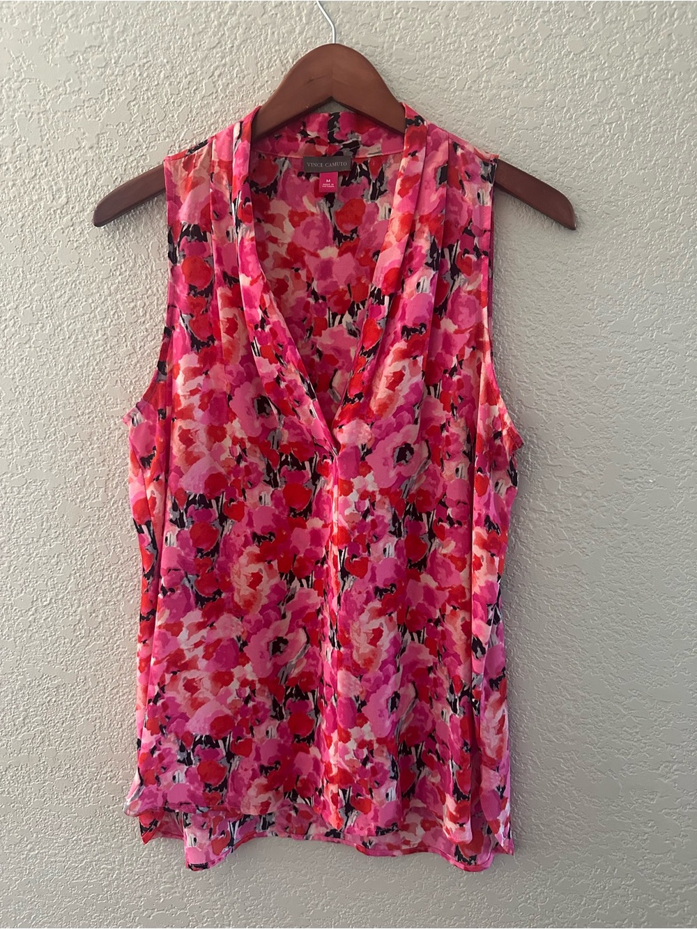 Vince Camuto Pink & Fuchsia Floral V-Neck Sleeveless Blouse